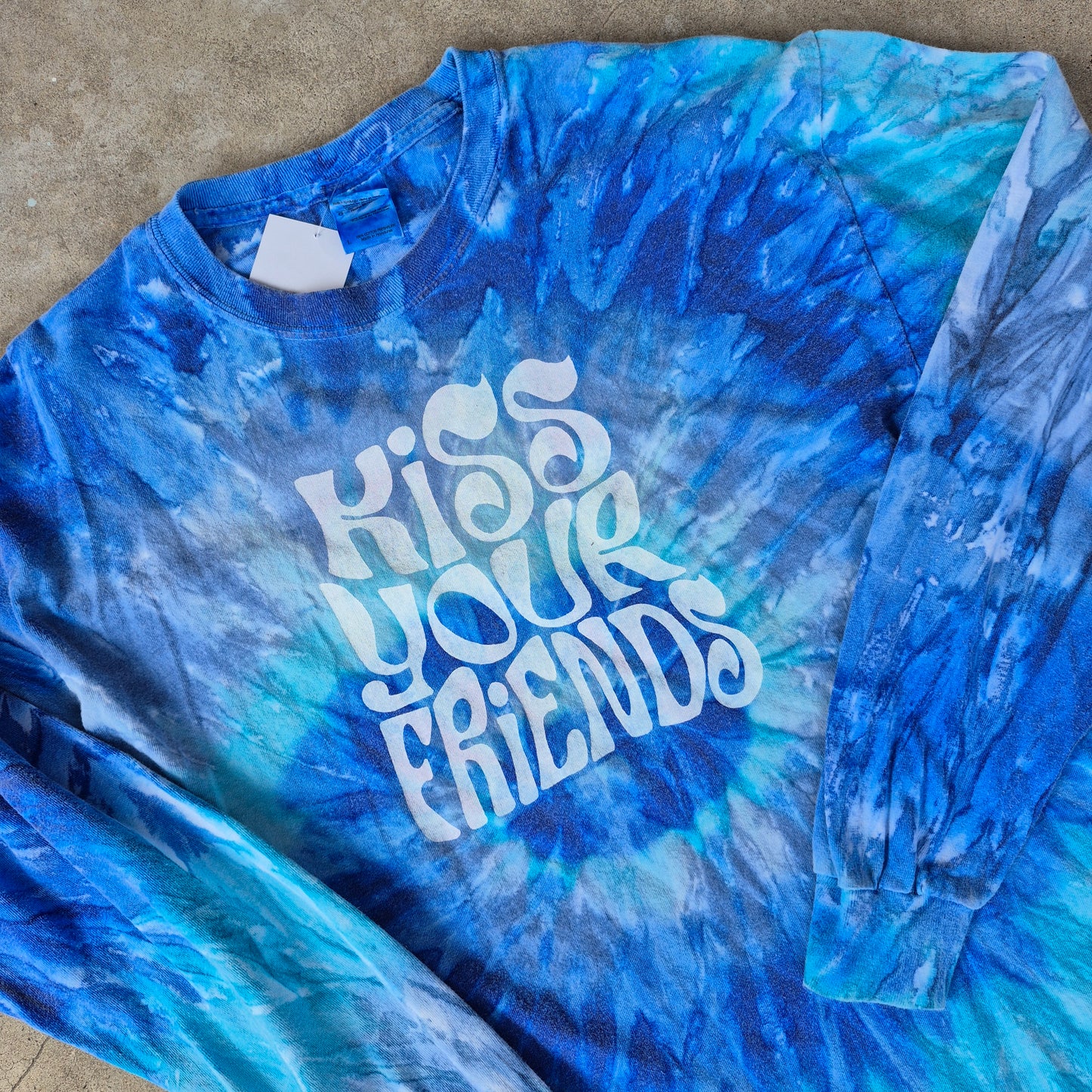 L: Kiss Your Friends Tee