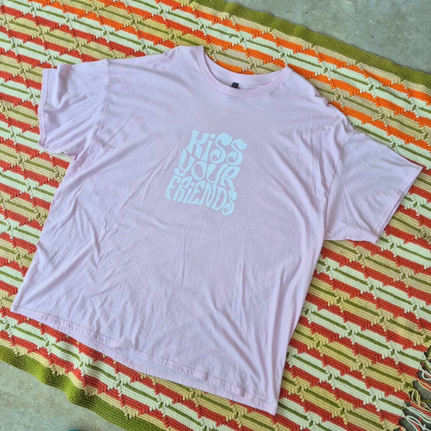 4XL: Kiss Your Friends Tee