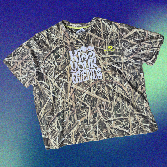 3XL: Kiss Your Friends Tee