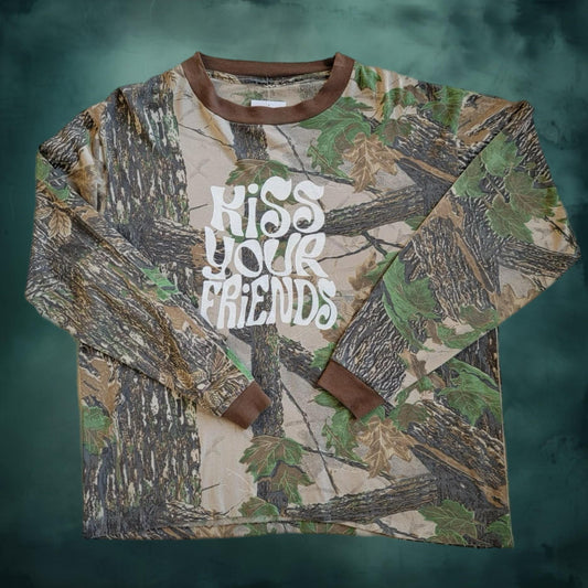 XL: Kiss Your Friends Tee