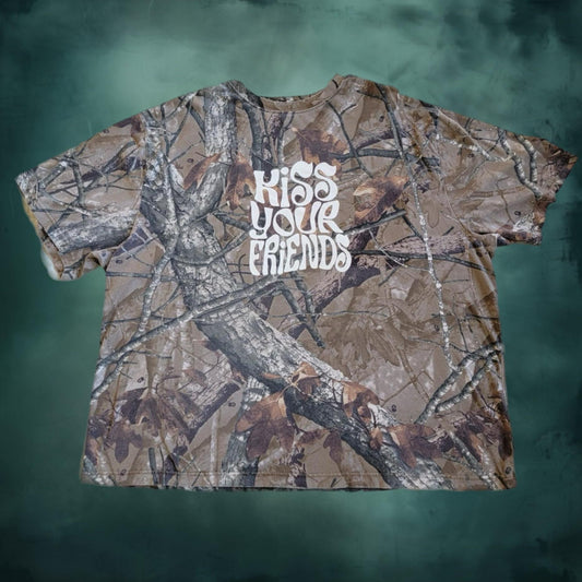3XL: Kiss Your Friends Tee